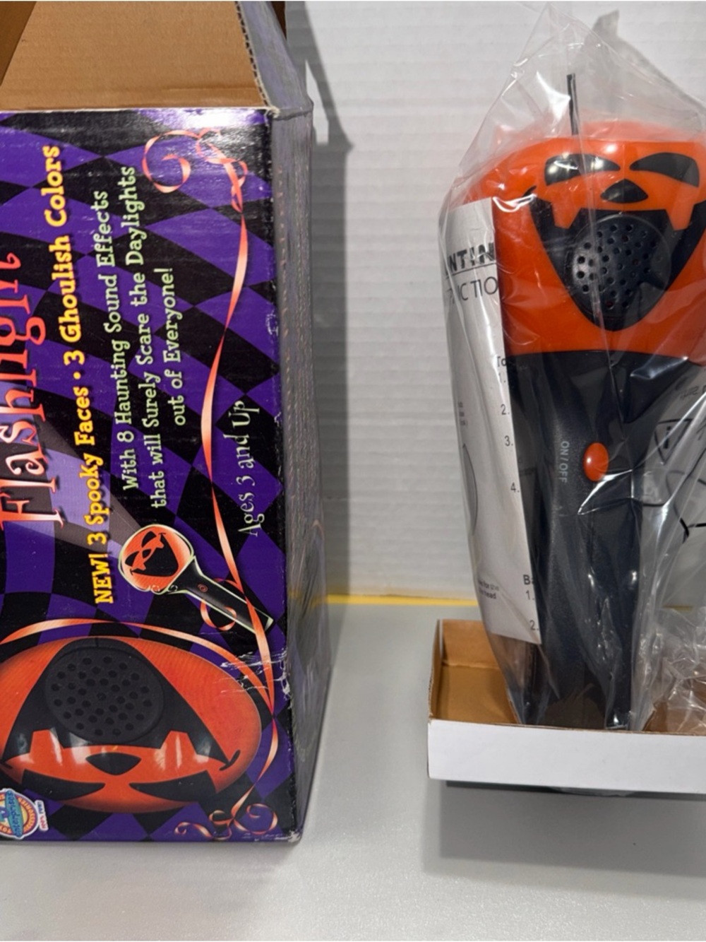 Happy Haunting - Flashlight With Halloween Sound Effects - New